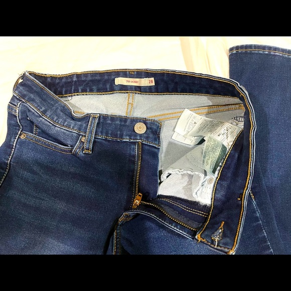 EUC Levi’s Women’s Skinny Jeans - Picture 3 of 4